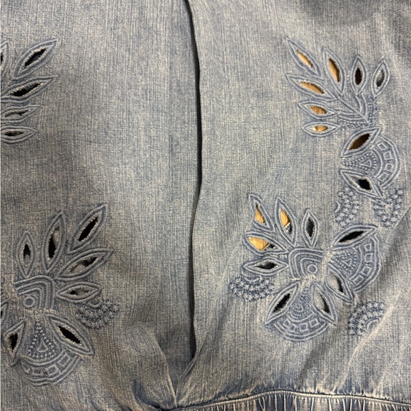 Splendid eyelet ‘indigo’ chambray bomber jacket  💙 🤍 - Picture 4 of 12